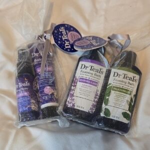 Dr Teal's Lavender & Eucalyptus Foaming Bath Set